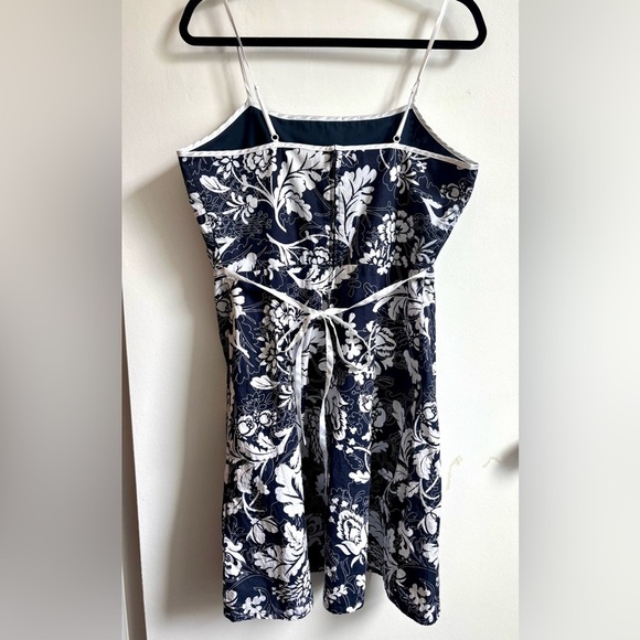 Reitmans Navy and White Floral Dress - Picture 3 of 5